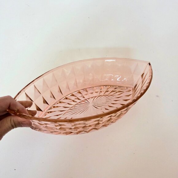 Vintage pink Depression glass Windsor Jeanette boat bowl. - Picture 2 of 7